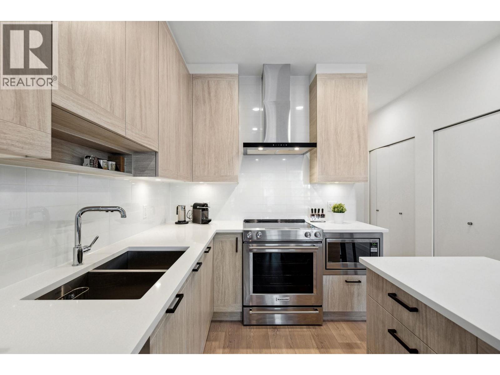 417 7579 16th Street, Burnaby, British Columbia  V3N 0H7 - Photo 9 - R3101172