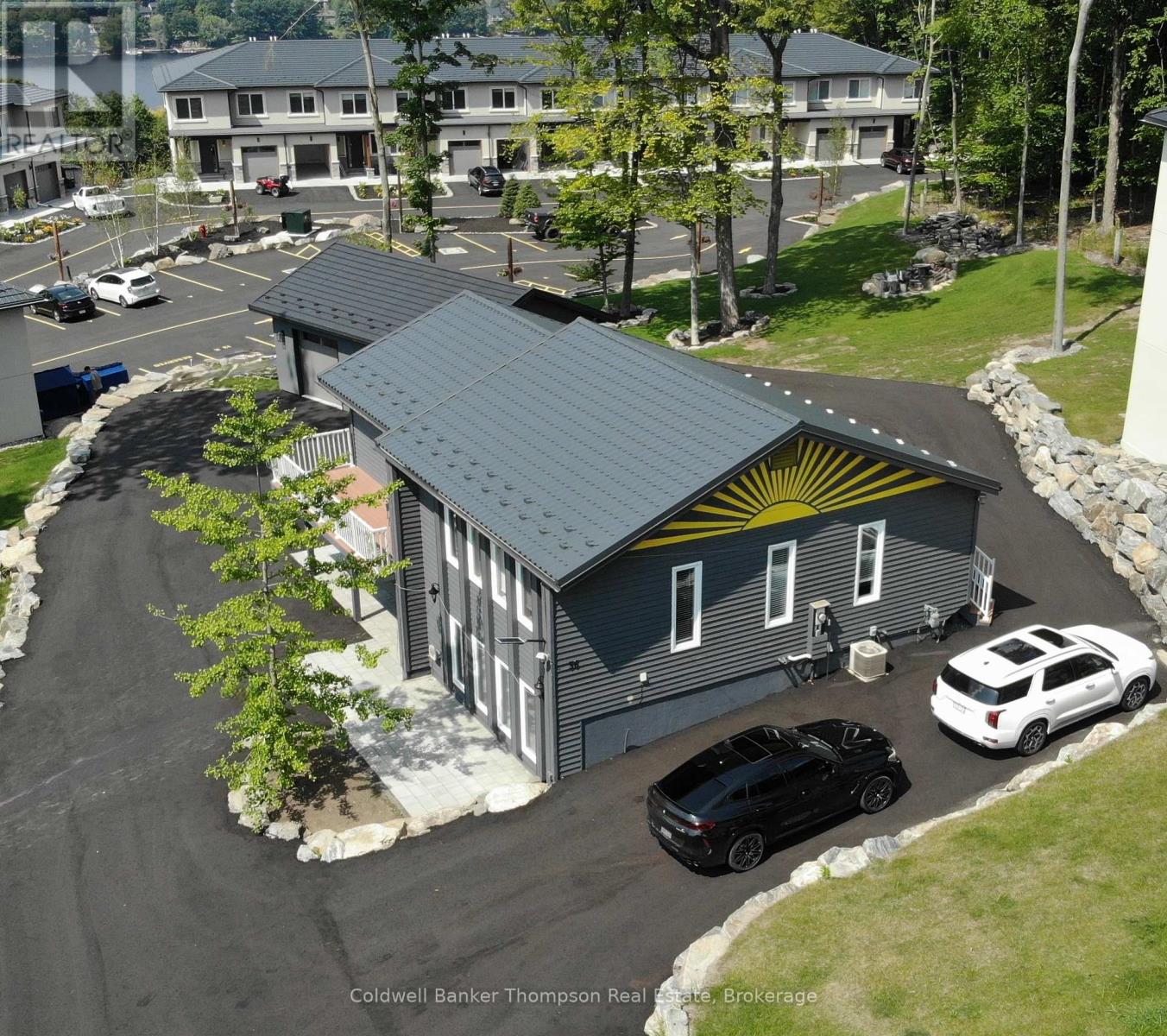 <div class="slider-price">$3,250 Monthly</div><p>56-1 Florence Street W, Huntsville, Ontario</p>