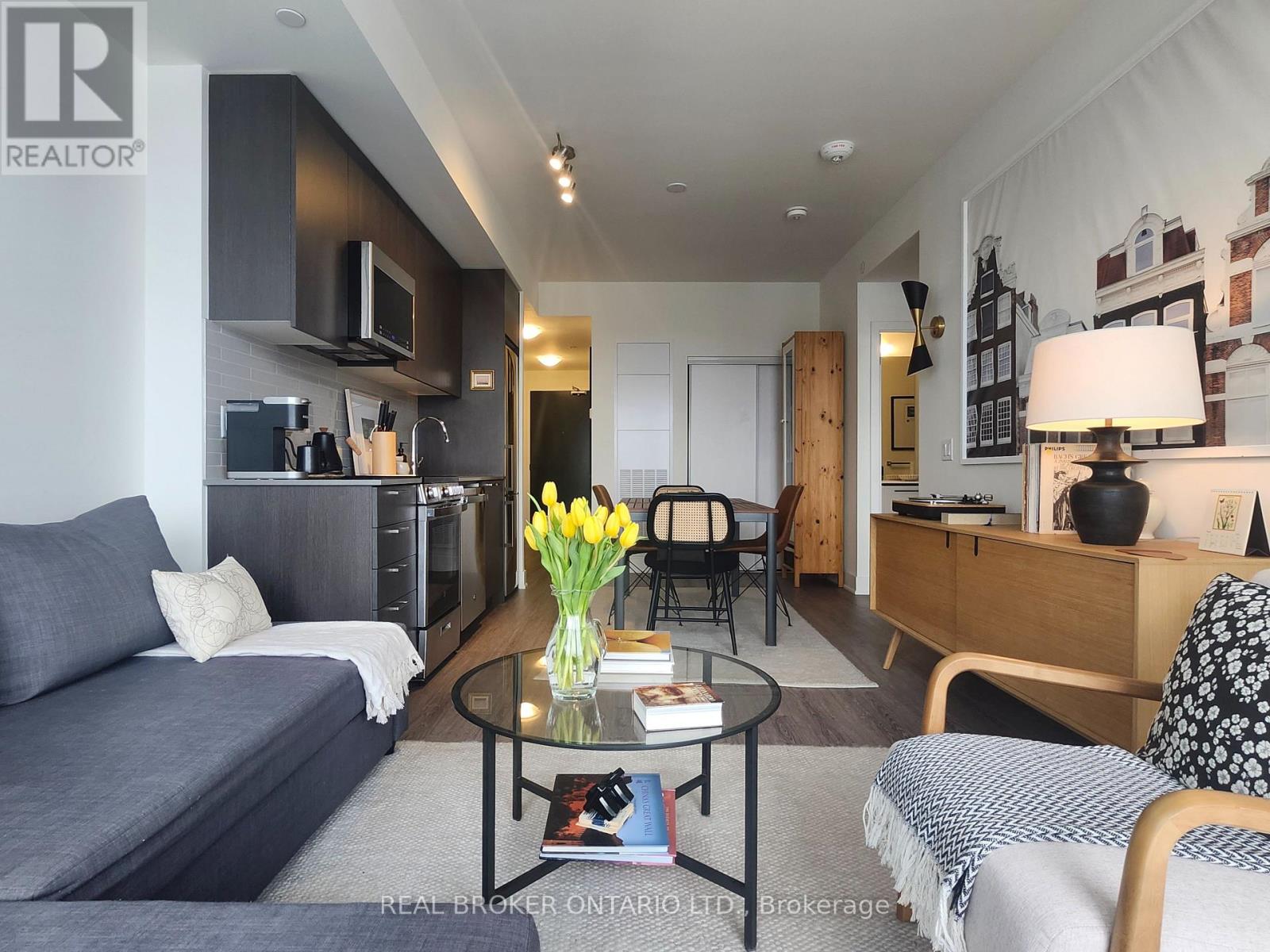 1311 - 185 Deerfield Road, Newmarket, Ontario  L3Y 0G7 - Photo 3 - N12896876