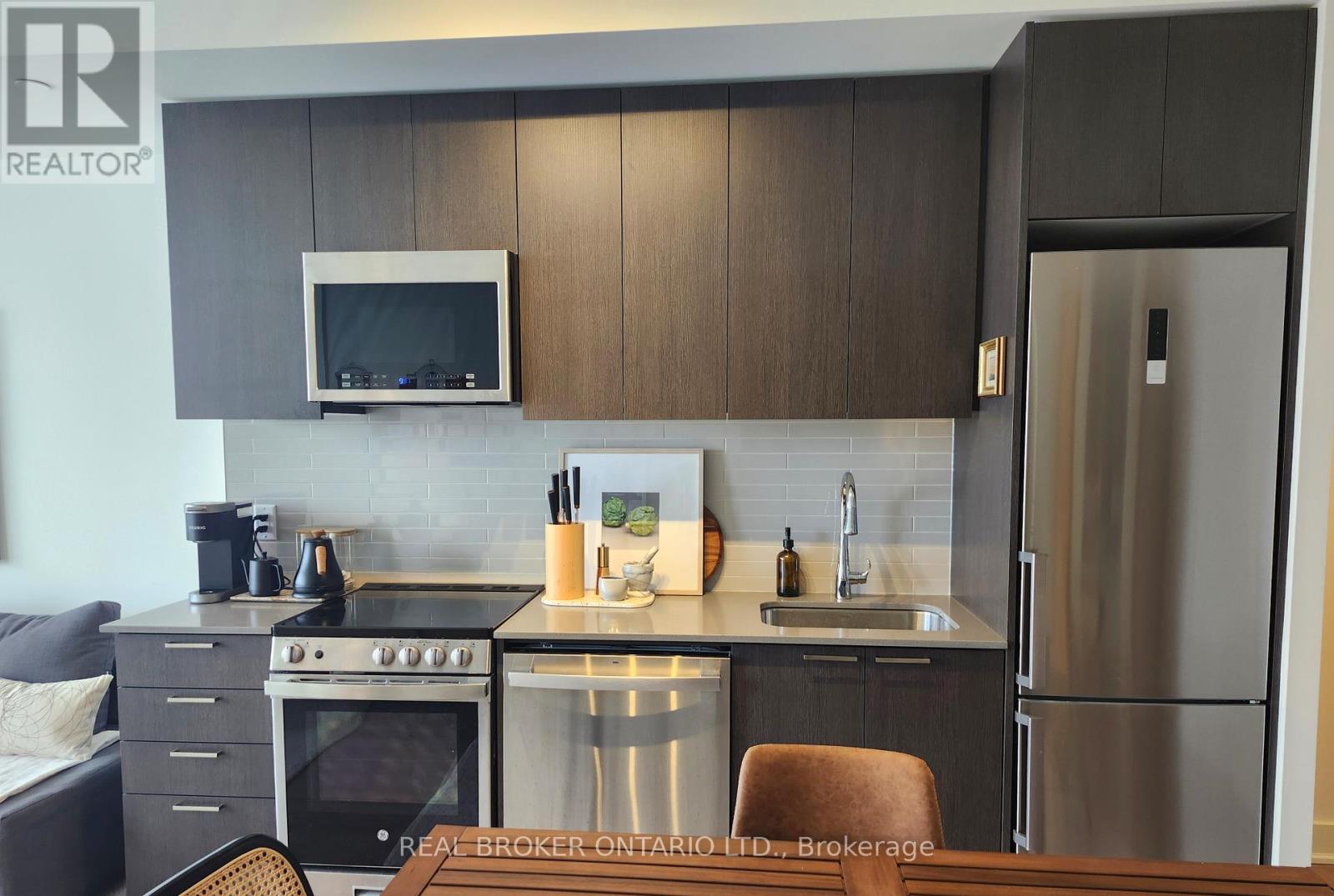 1311 - 185 Deerfield Road, Newmarket, Ontario  L3Y 0G7 - Photo 5 - N12896876