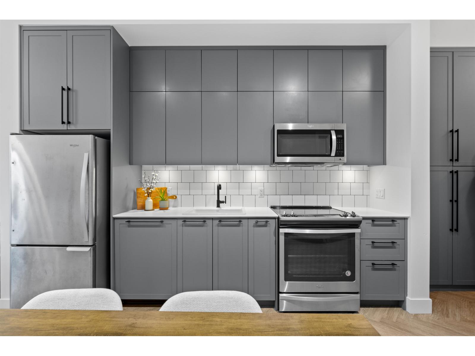 425 14968 101a Avenue, Surrey, British Columbia  V3R 0E8 - Photo 3 - R3100453