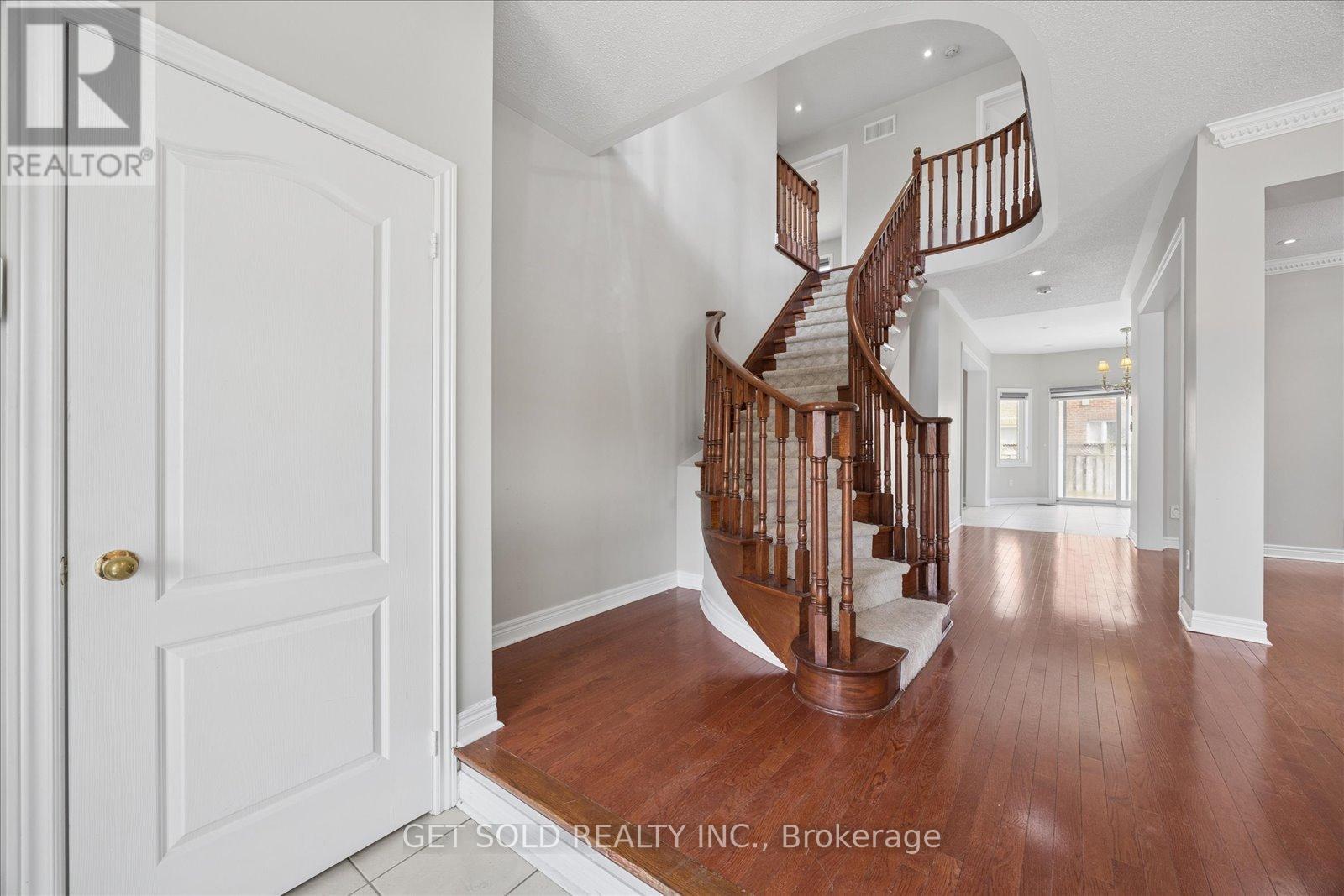 25 Mountain Gorge Road, Brampton, Ontario  L6R 2X7 - Photo 4 - W12896864