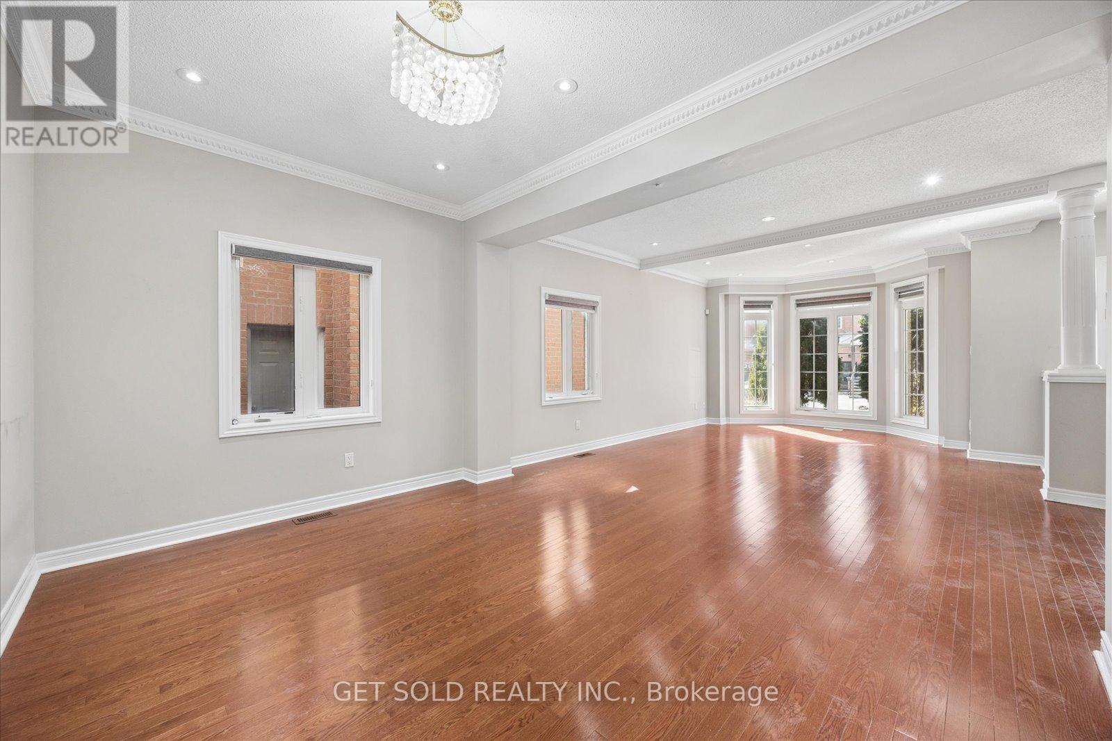 25 Mountain Gorge Road, Brampton, Ontario  L6R 2X7 - Photo 7 - W12896864