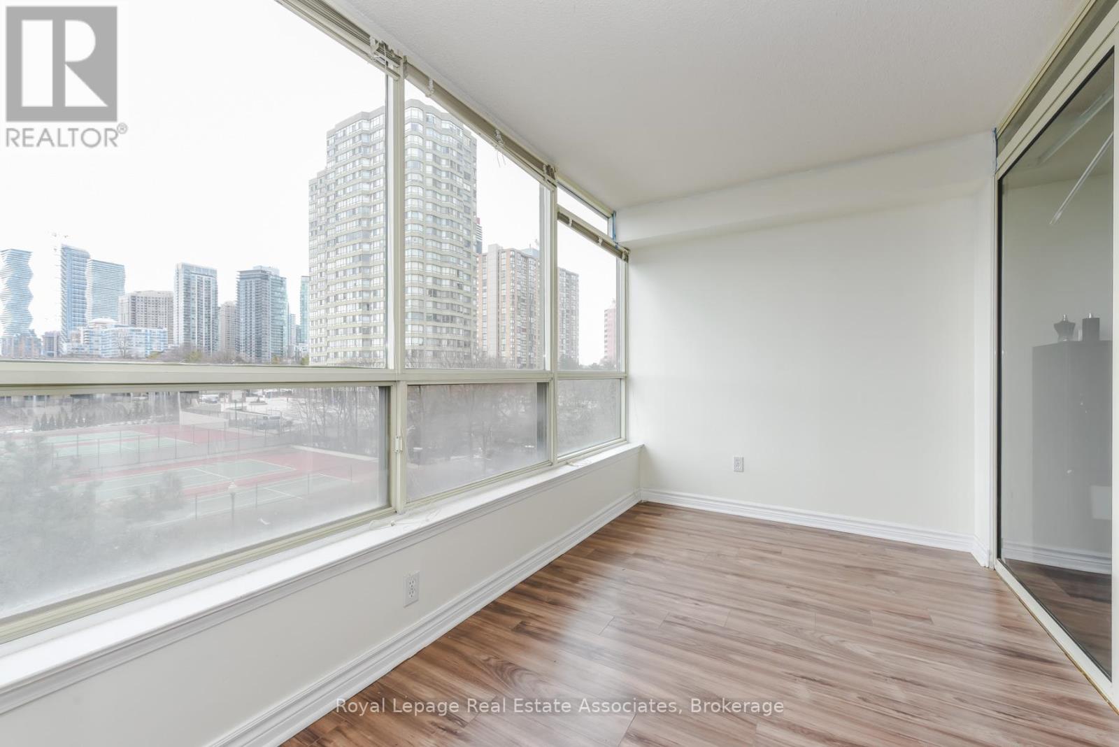 501 - 55 Elm Drive W, Mississauga, Ontario  L5B 3Z3 - Photo 10 - W12896878