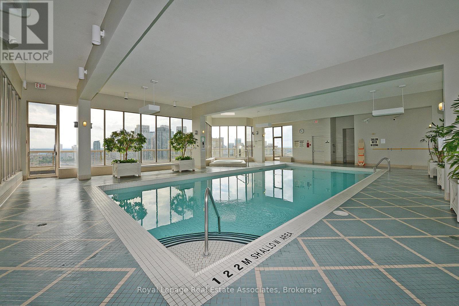 501 - 55 Elm Drive W, Mississauga, Ontario  L5B 3Z3 - Photo 11 - W12896878