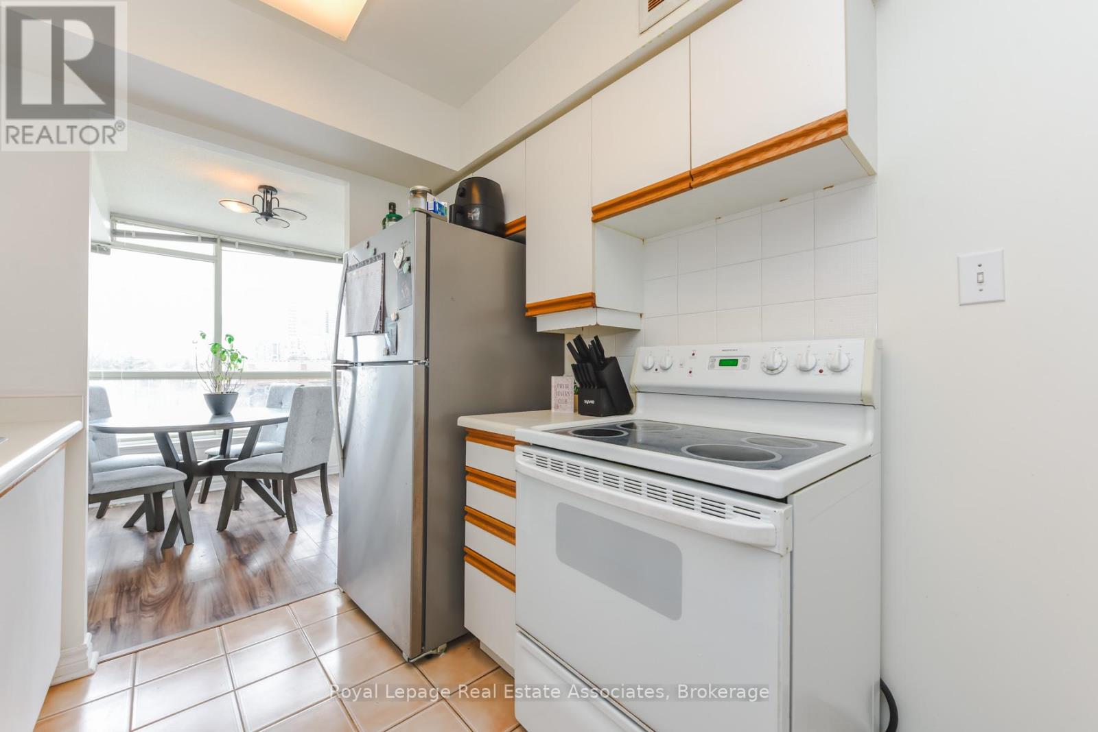 501 - 55 Elm Drive W, Mississauga, Ontario  L5B 3Z3 - Photo 12 - W12896878