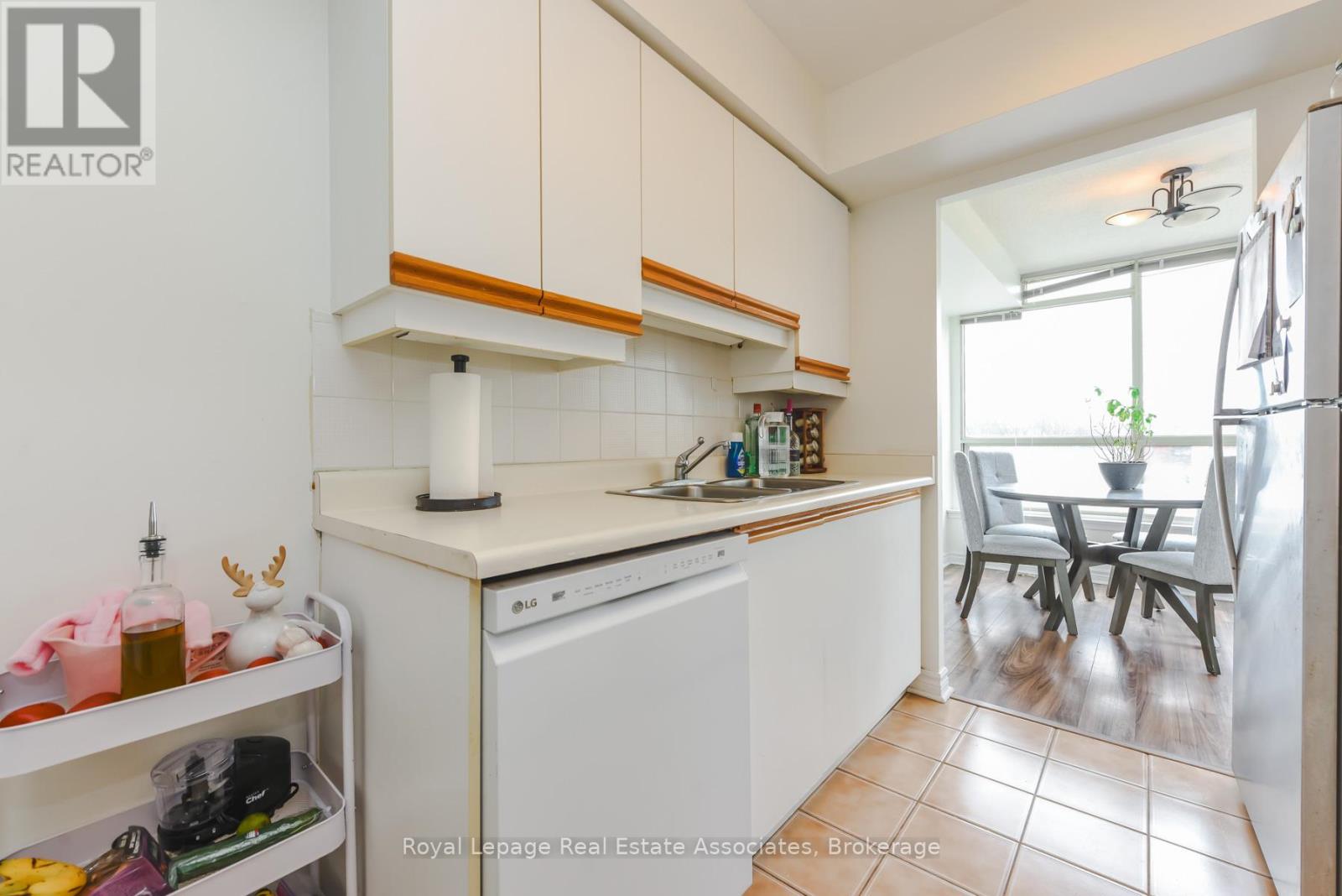 501 - 55 Elm Drive W, Mississauga, Ontario  L5B 3Z3 - Photo 13 - W12896878