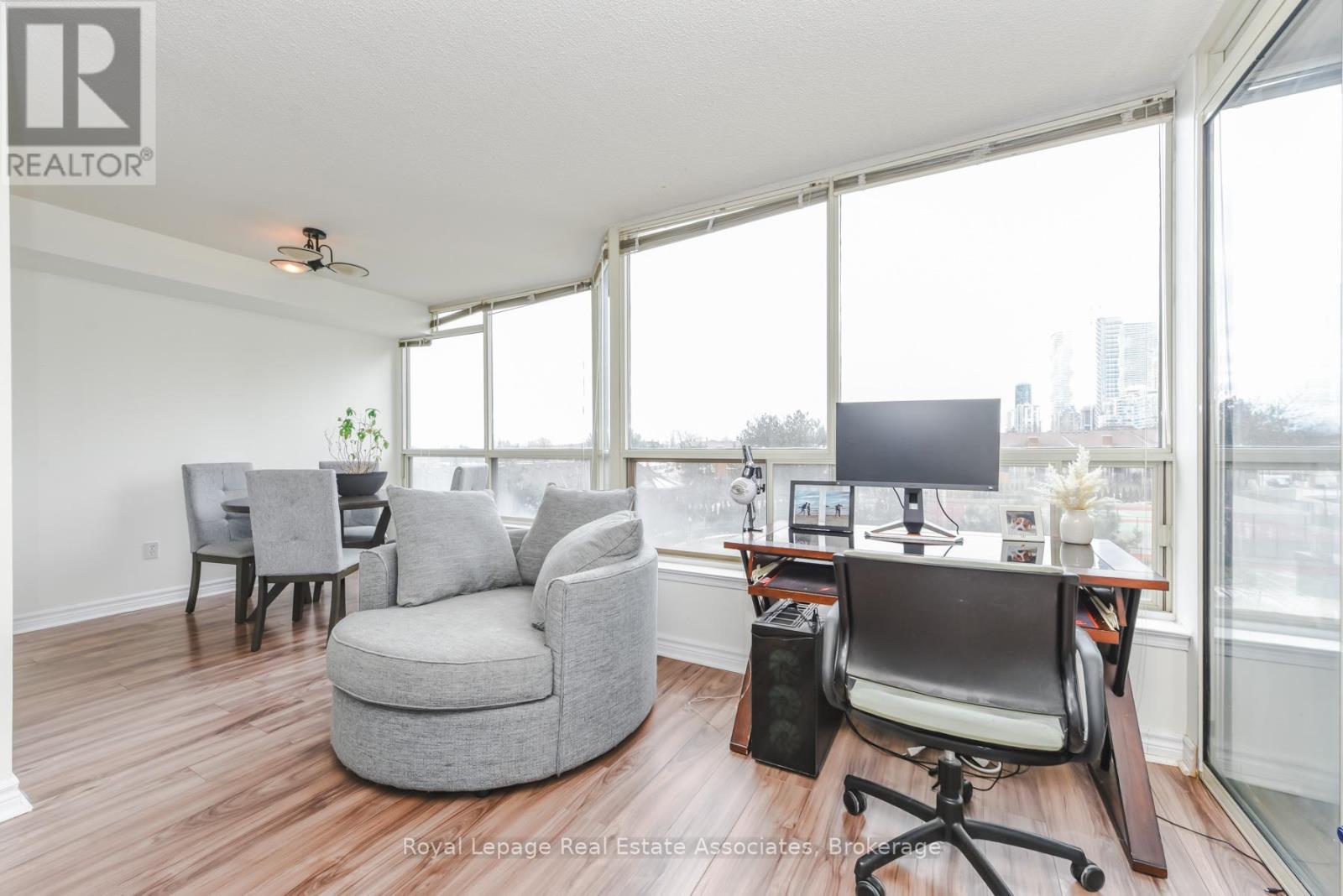 501 - 55 Elm Drive W, Mississauga, Ontario  L5B 3Z3 - Photo 6 - W12896878