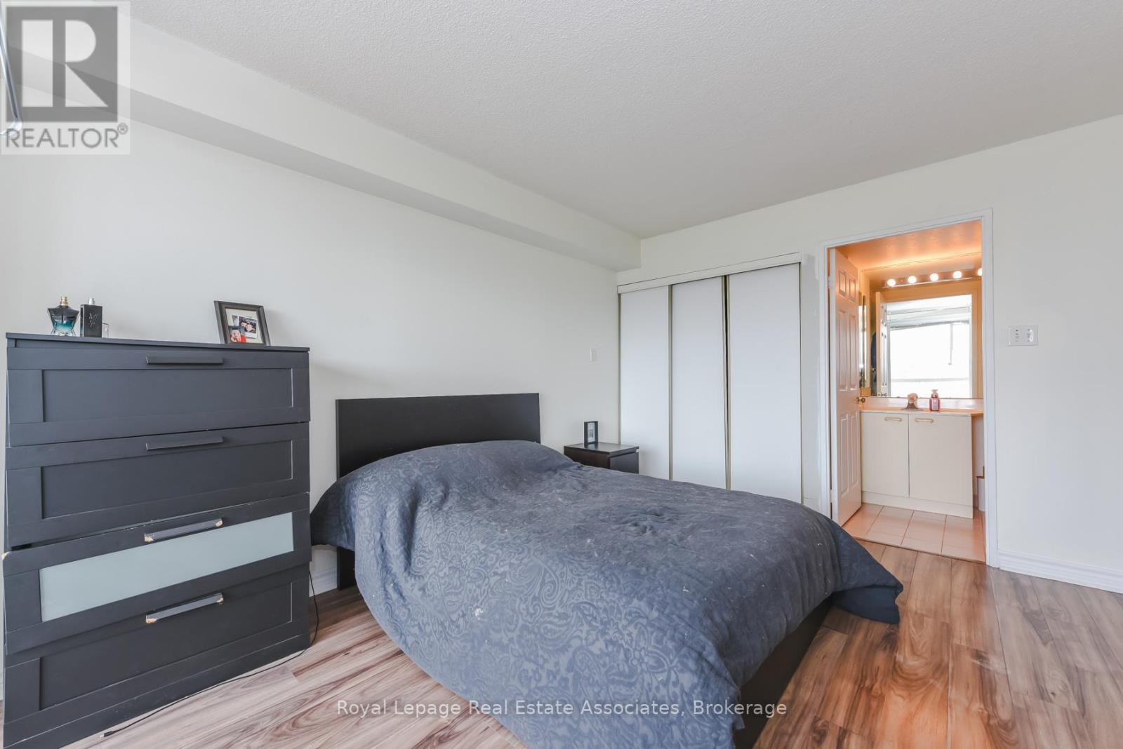 501 - 55 Elm Drive W, Mississauga, Ontario  L5B 3Z3 - Photo 9 - W12896878