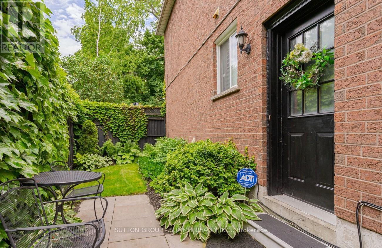 1100 Feeley Court, Mississauga (Clarkson), Ontario  L5J 4S5 - Photo 6 - W12896912