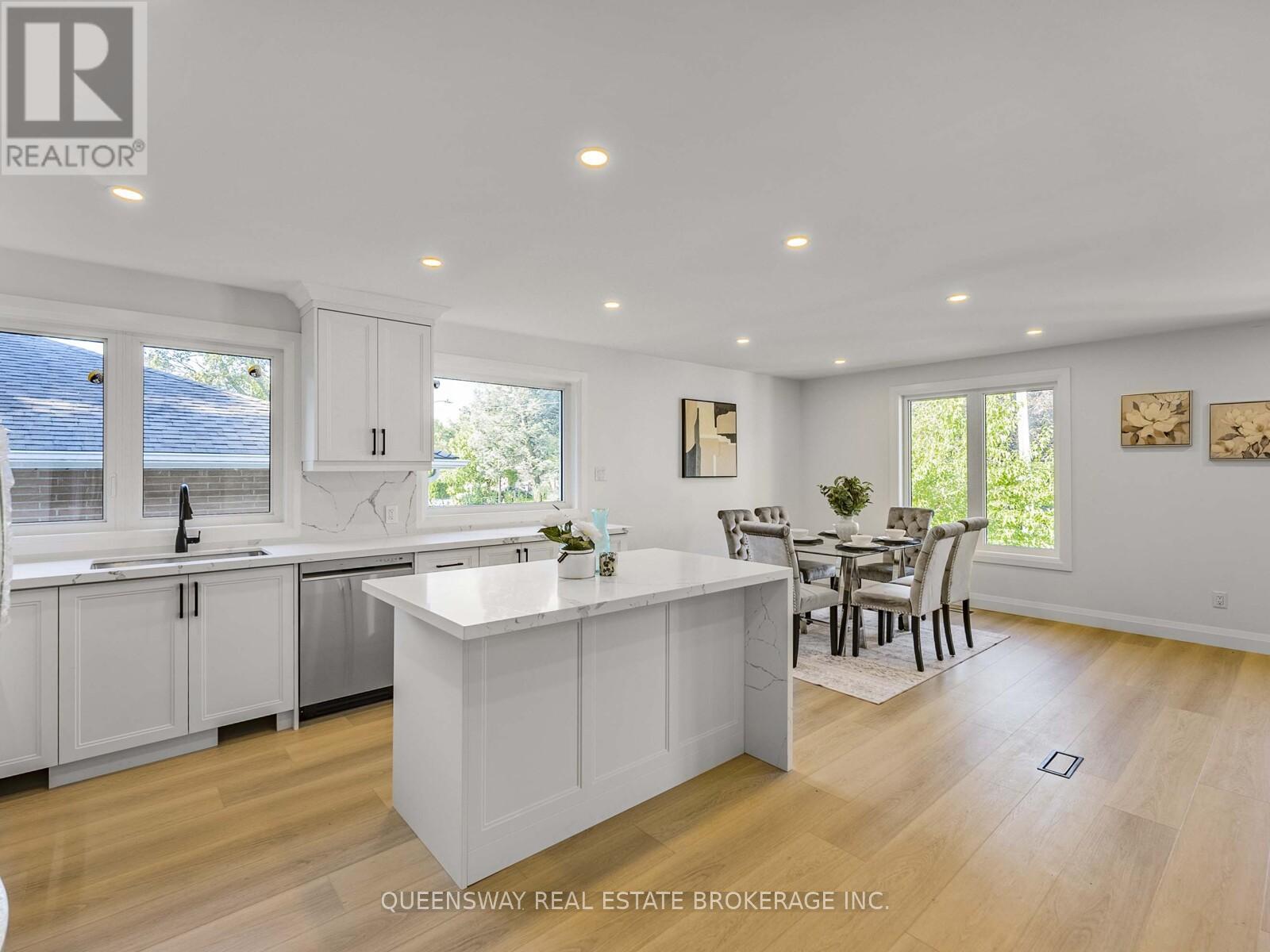 1128 Pinegrove Road, Oakville, Ontario  L6L 2W6 - Photo 16 - W12896930