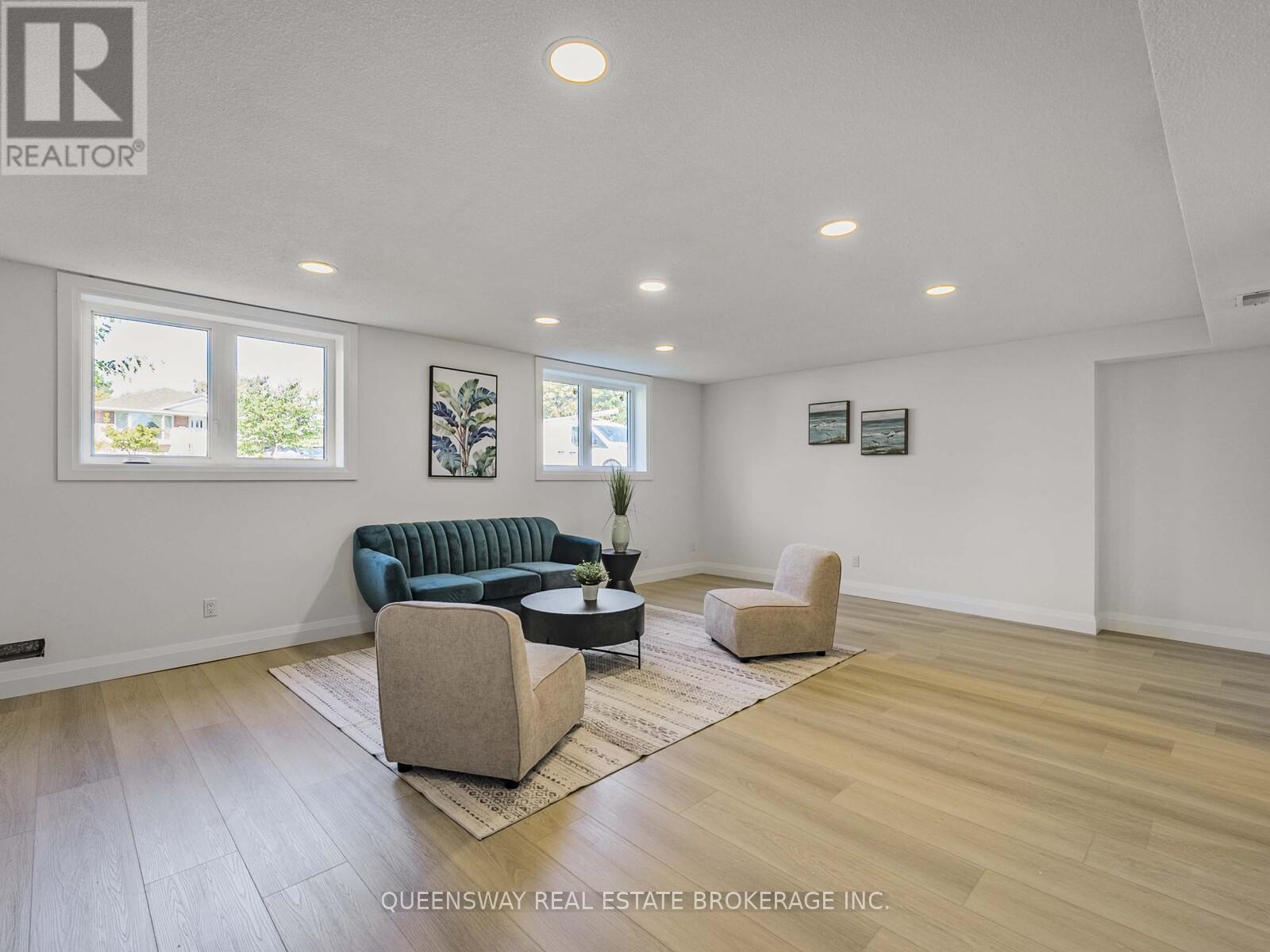 1128 Pinegrove Road, Oakville, Ontario  L6L 2W6 - Photo 27 - W12896930