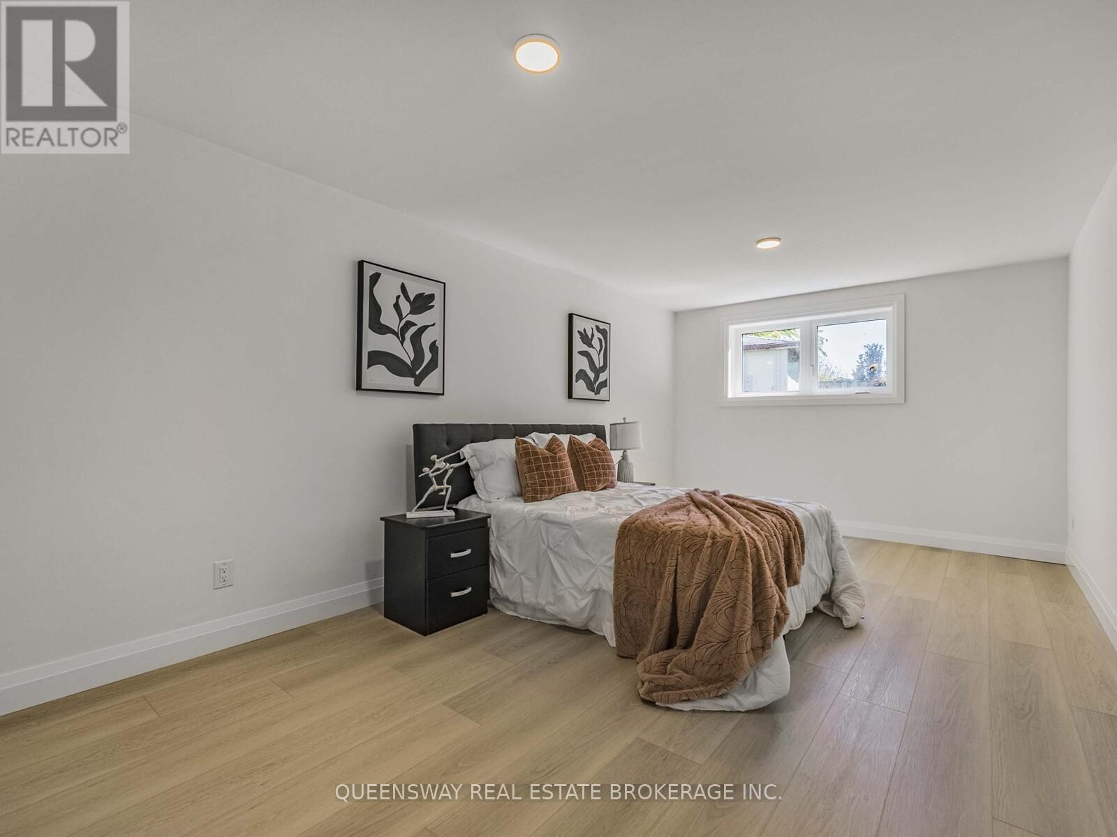 1128 Pinegrove Road, Oakville, Ontario  L6L 2W6 - Photo 30 - W12896930