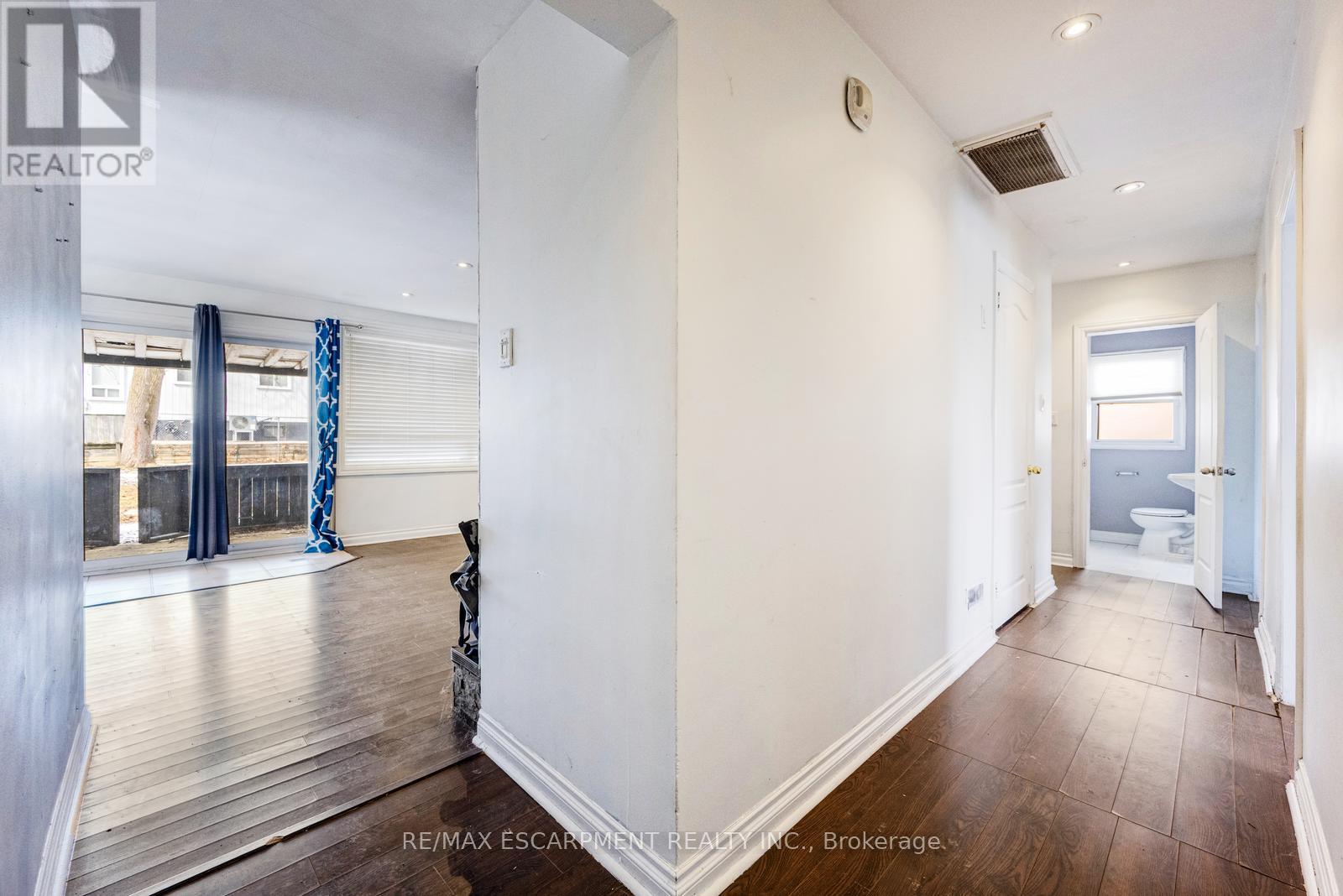 16 Woodward Avenue, Brampton, Ontario  L6V 1K1 - Photo 13 - W12896956