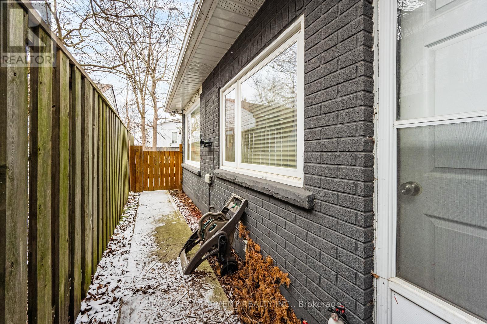 16 Woodward Avenue, Brampton, Ontario  L6V 1K1 - Photo 26 - W12896956