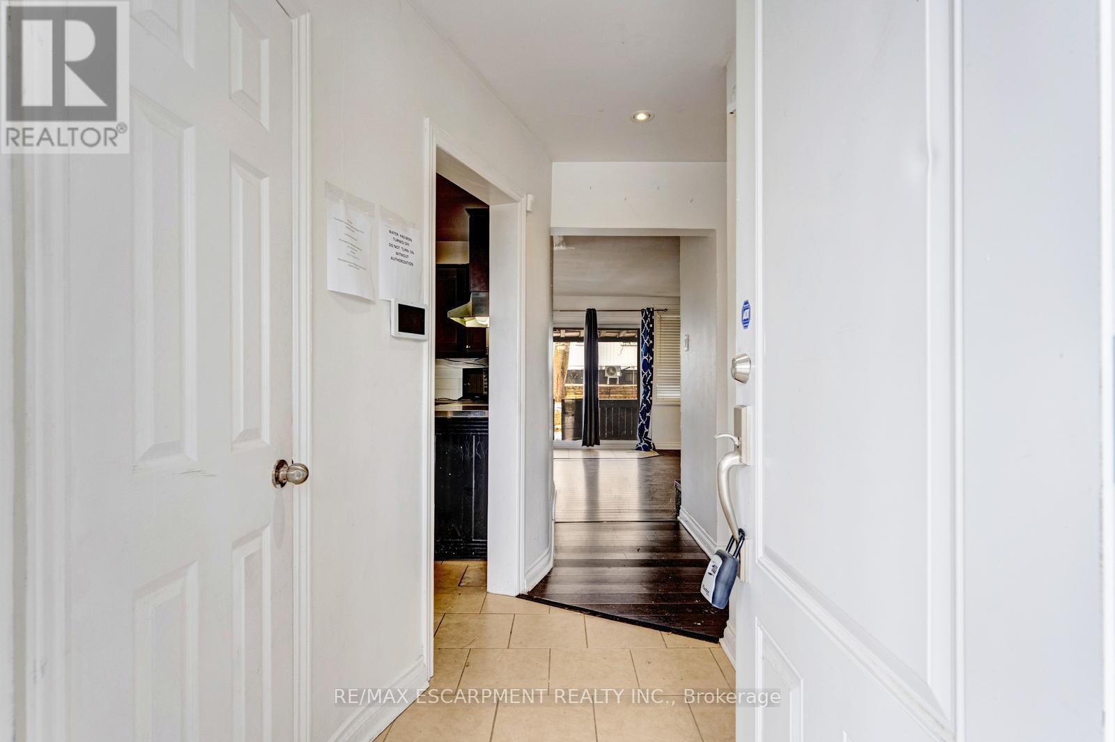 16 Woodward Avenue, Brampton, Ontario  L6V 1K1 - Photo 3 - W12896956