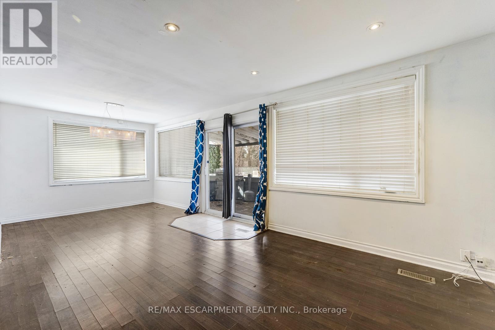 16 Woodward Avenue, Brampton, Ontario  L6V 1K1 - Photo 5 - W12896956