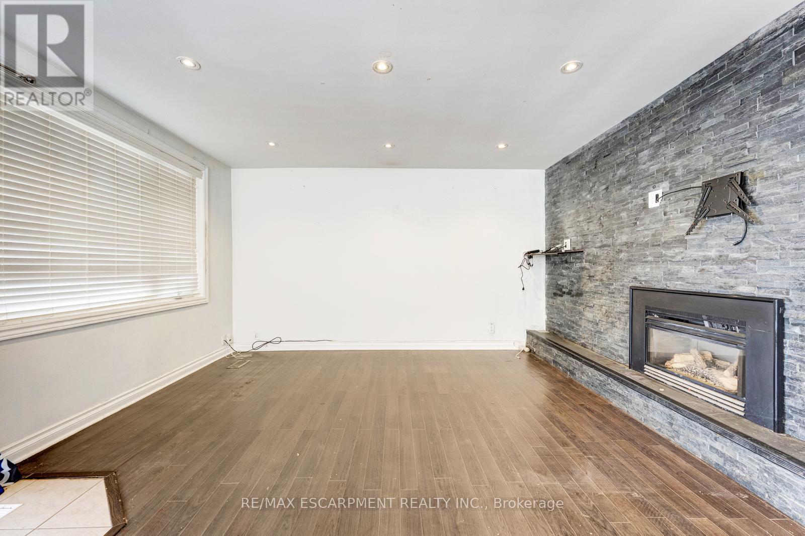 16 Woodward Avenue, Brampton, Ontario  L6V 1K1 - Photo 6 - W12896956