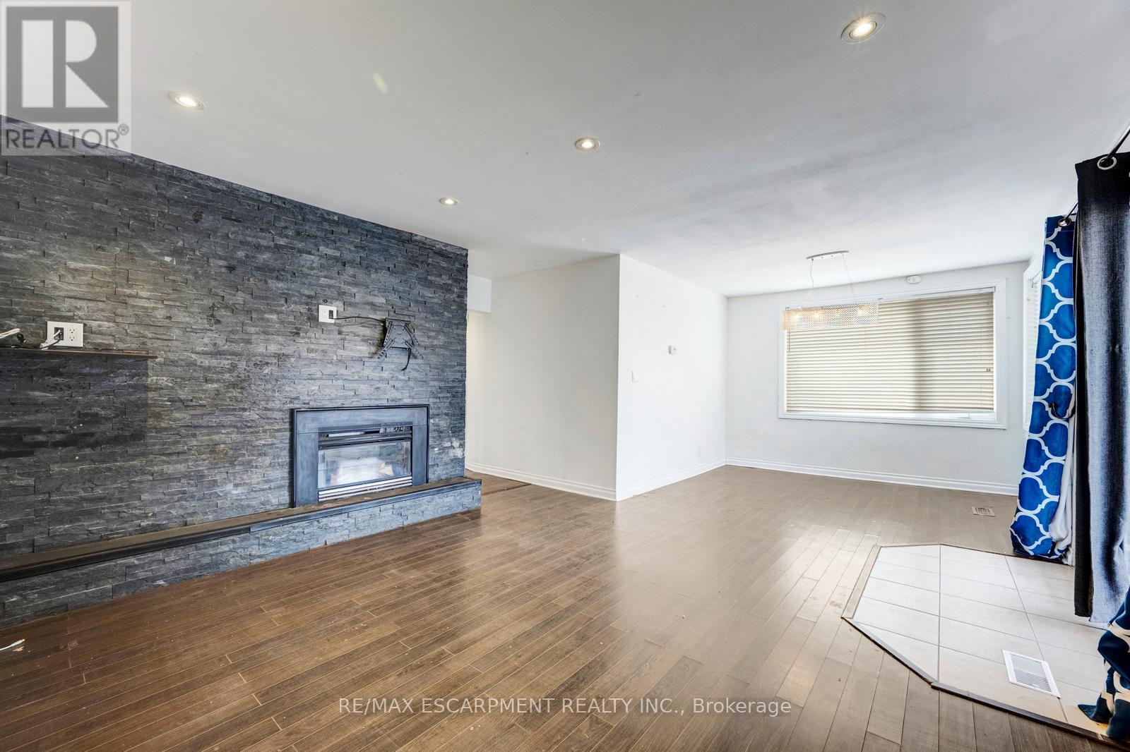 16 Woodward Avenue, Brampton, Ontario  L6V 1K1 - Photo 8 - W12896956