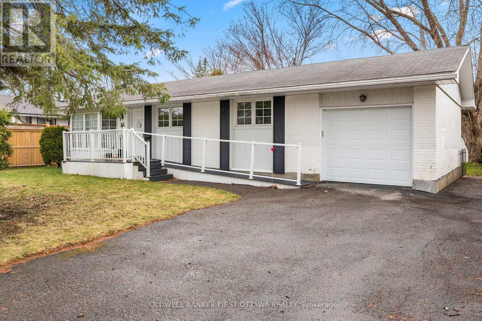 16 Sycamore Drive, Ottawa, Ontario  K2H 6H6 - Photo 4 - X12890798