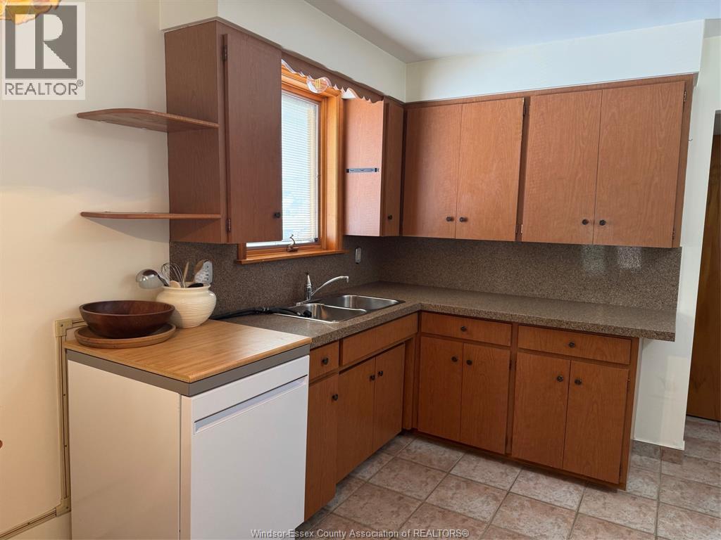 431 Foch Avenue, Windsor, Ontario  N8X 2W2 - Photo 10 - 26005647