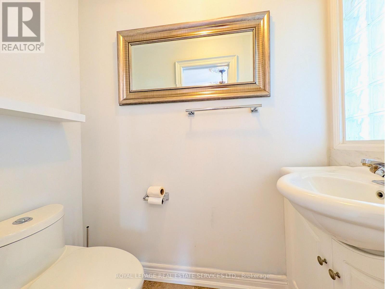 20 Holgate Street, Barrie, Ontario  L4N 2T5 - Photo 12 - S12885336