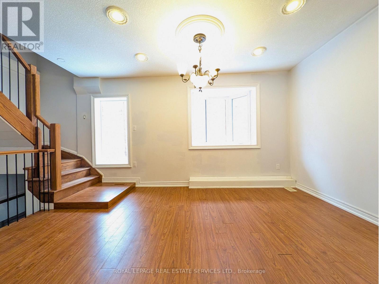 20 Holgate Street, Barrie, Ontario  L4N 2T5 - Photo 9 - S12885336