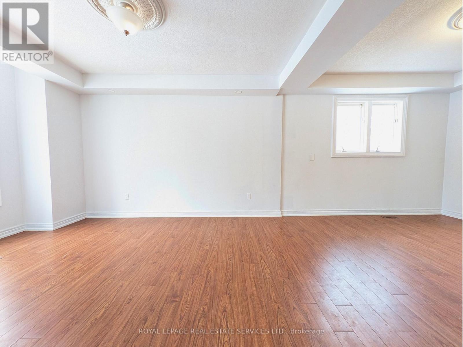 20 Holgate Street, Barrie, Ontario  L4N 2T5 - Photo 7 - S12885336