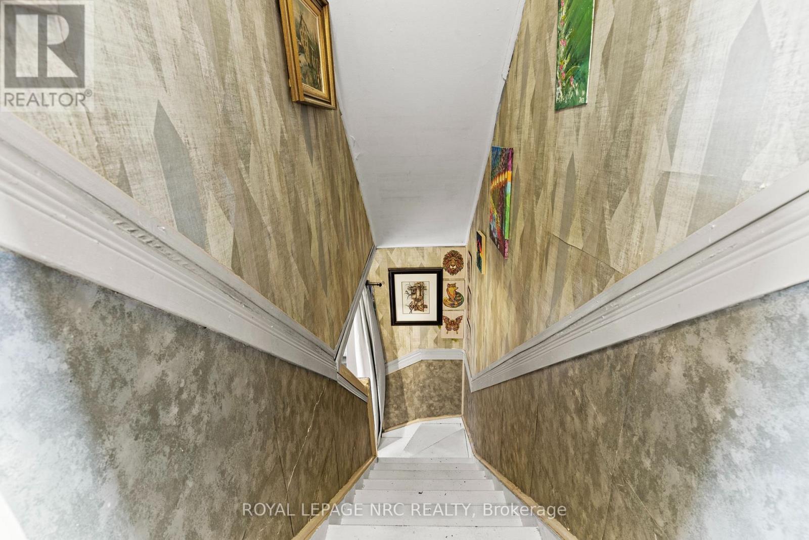 385 Crowland Avenue, Welland, Ontario  L3B 1X5 - Photo 13 - X12889306