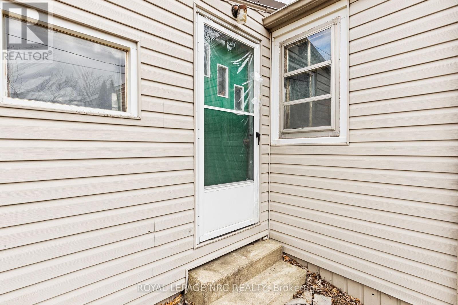 385 Crowland Avenue, Welland, Ontario  L3B 1X5 - Photo 18 - X12889306