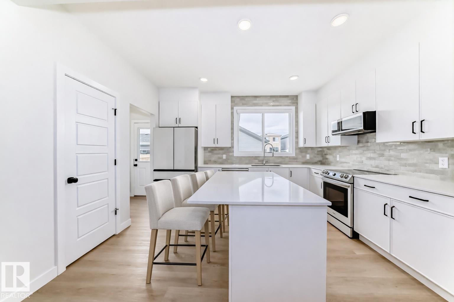 2332 159 St Sw, Edmonton, Alberta  T6W 5K5 - Photo 2 - E4473417