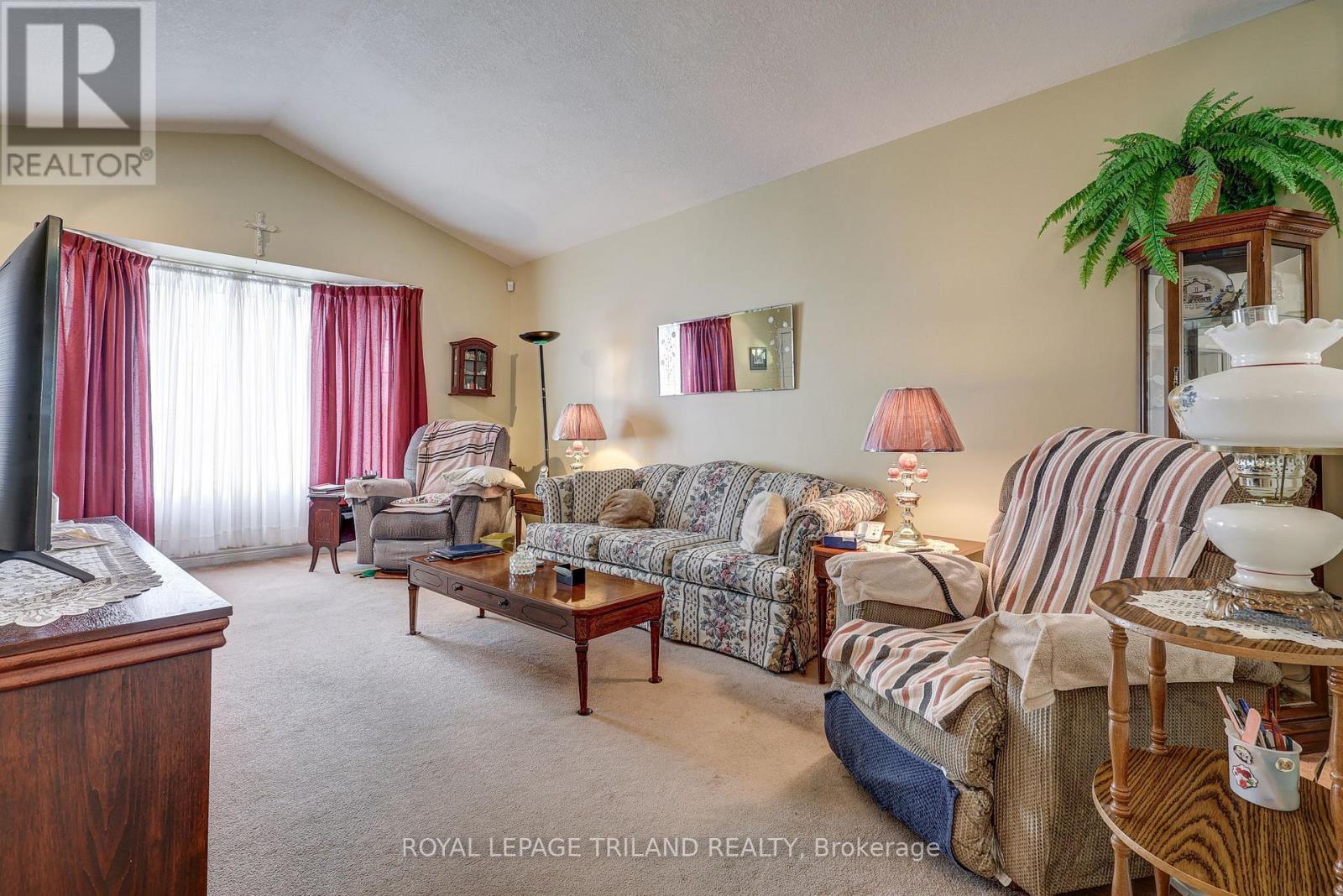 Photo 15 of 50 for 549 Wellington Street