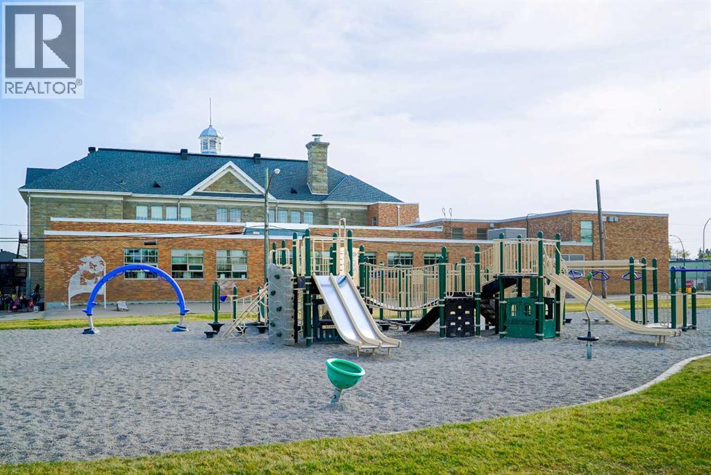 218 19 Avenue NW, Calgary, Alberta  T2M 0Y2 - Photo 35 - A2268641