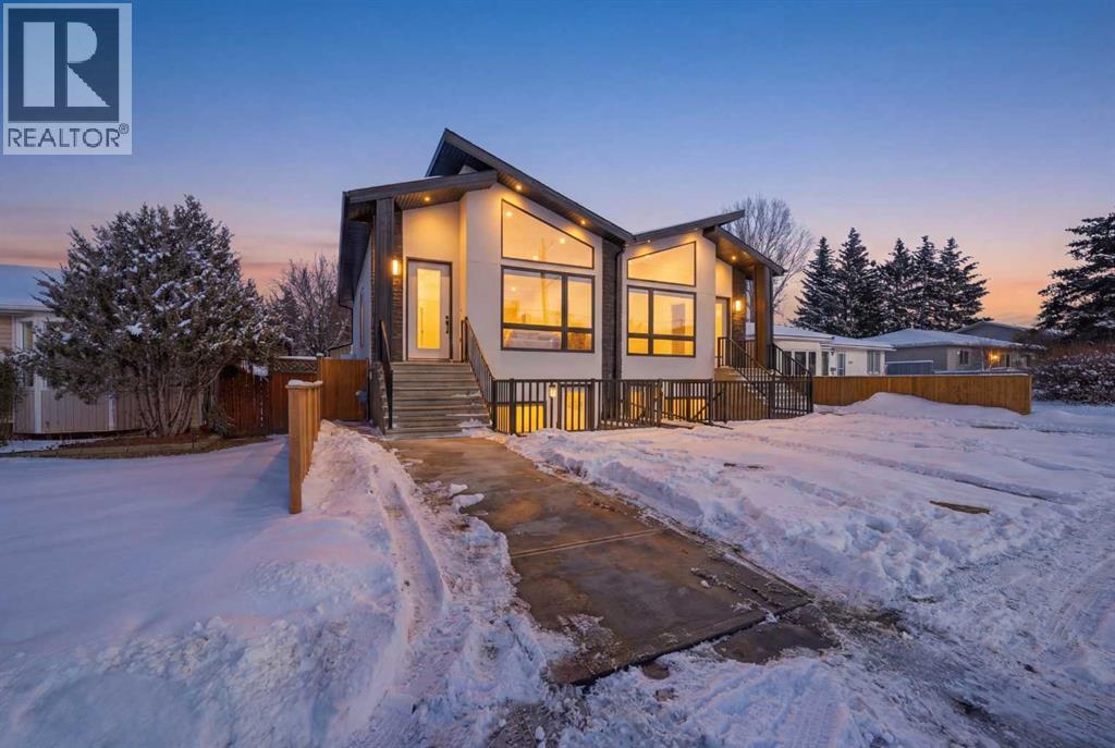 8520 33 Avenue NW, Calgary, Alberta