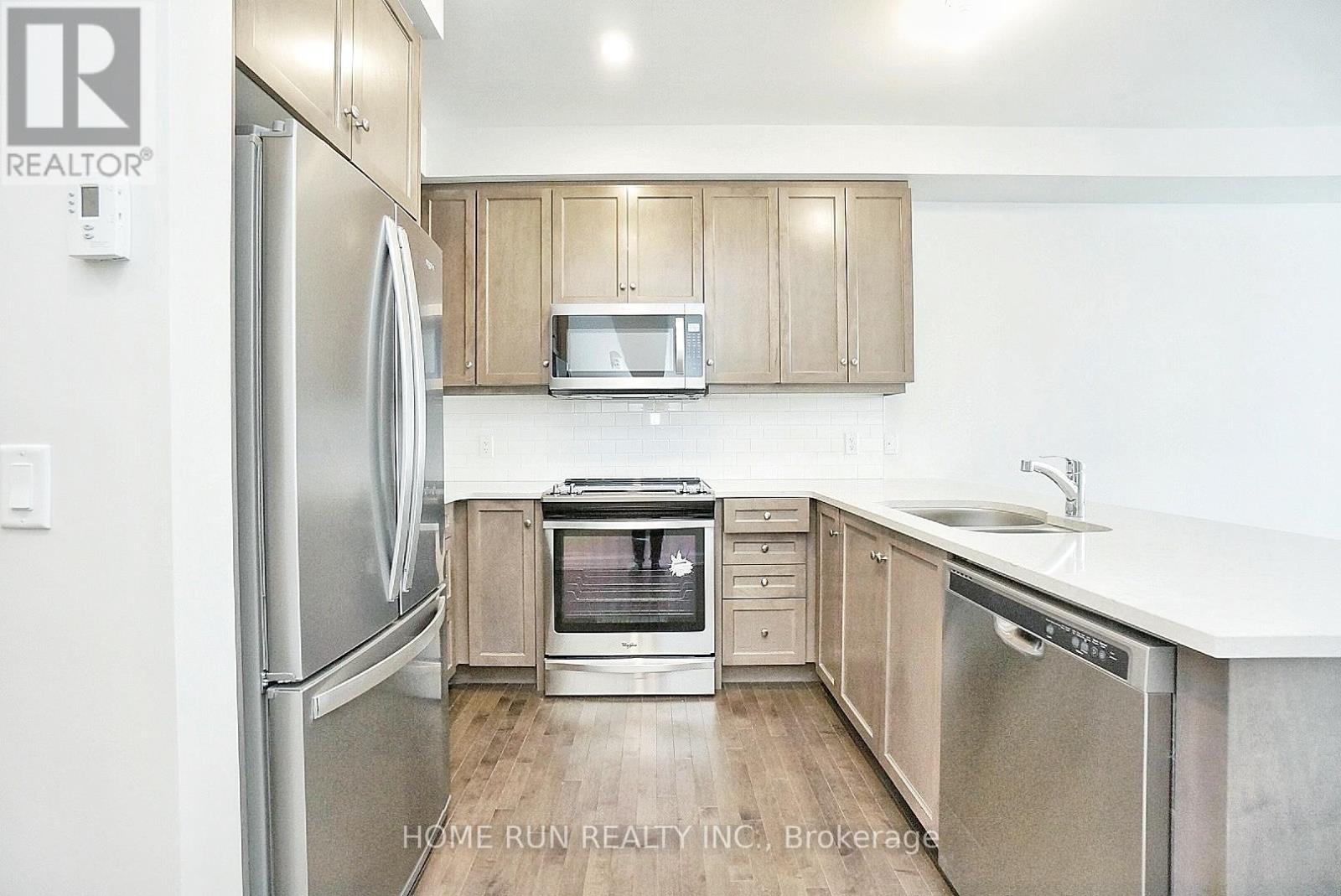 203 - 170 Boundstone Way, Ottawa, Ontario  K2T 0M8 - Photo 5 - X12897144