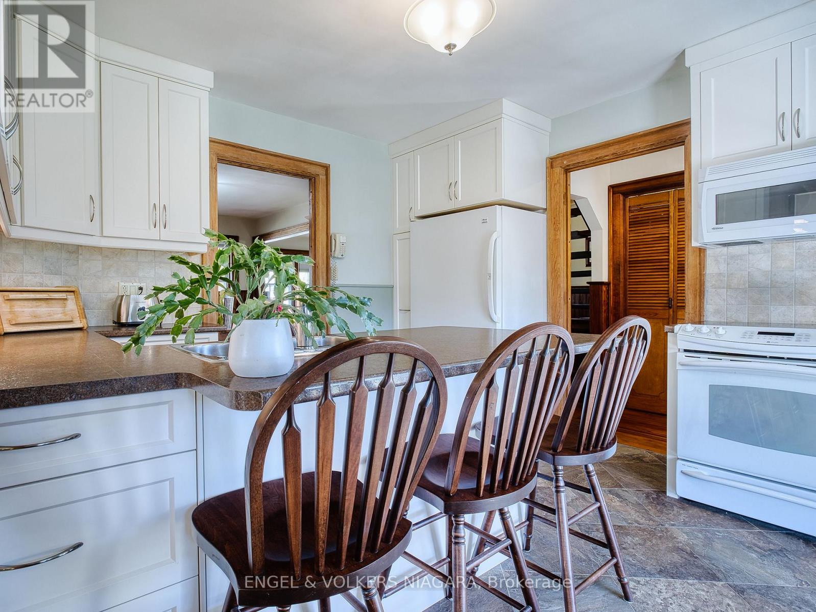 1577 Line 6 Road, Niagara-On-The-Lake, Ontario  L0S 1J0 - Photo 7 - X12897000