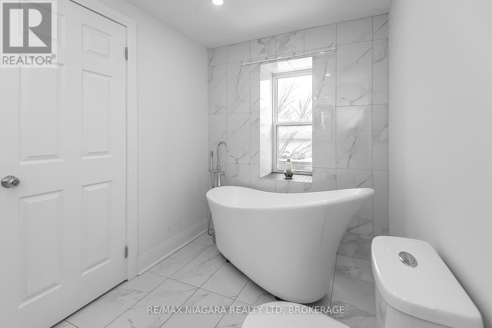 120 Main Street W, Port Colborne, Ontario  L3K 3V2 - Photo 14 - X12897158