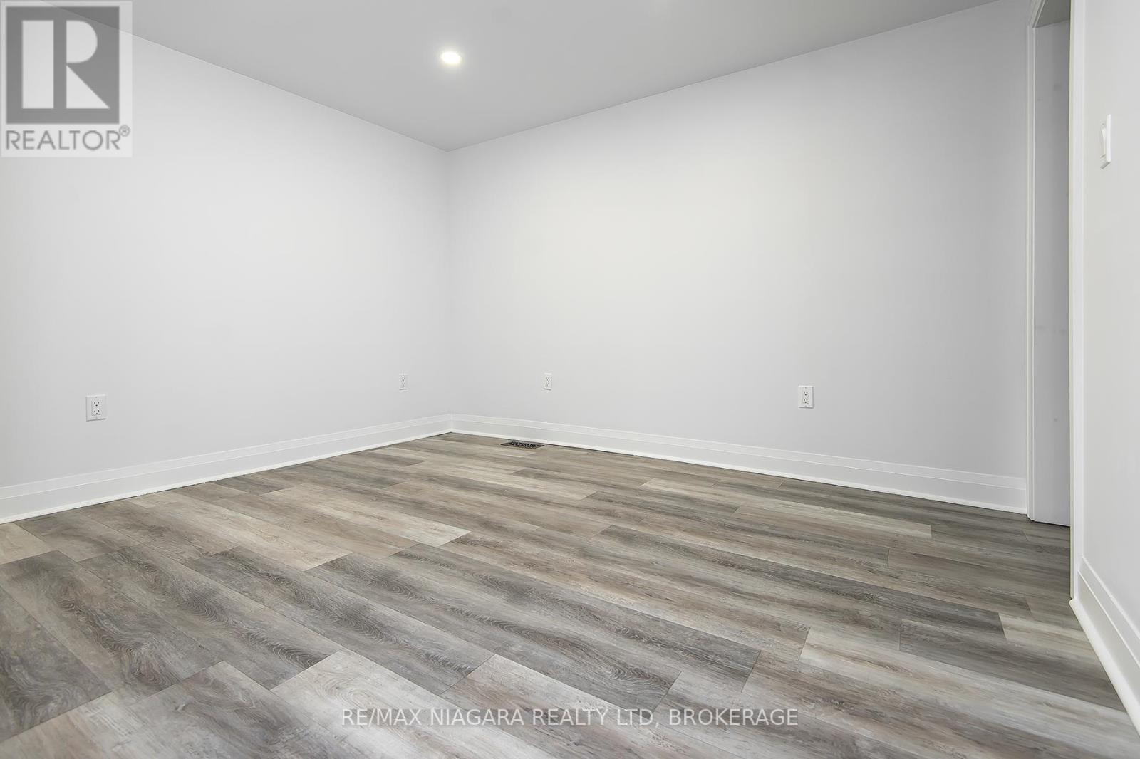 120 Main Street W, Port Colborne, Ontario  L3K 3V2 - Photo 18 - X12897160