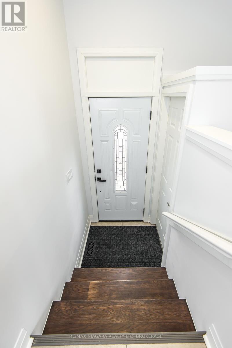 120 Main Street W, Port Colborne, Ontario  L3K 3V2 - Photo 5 - X12897160