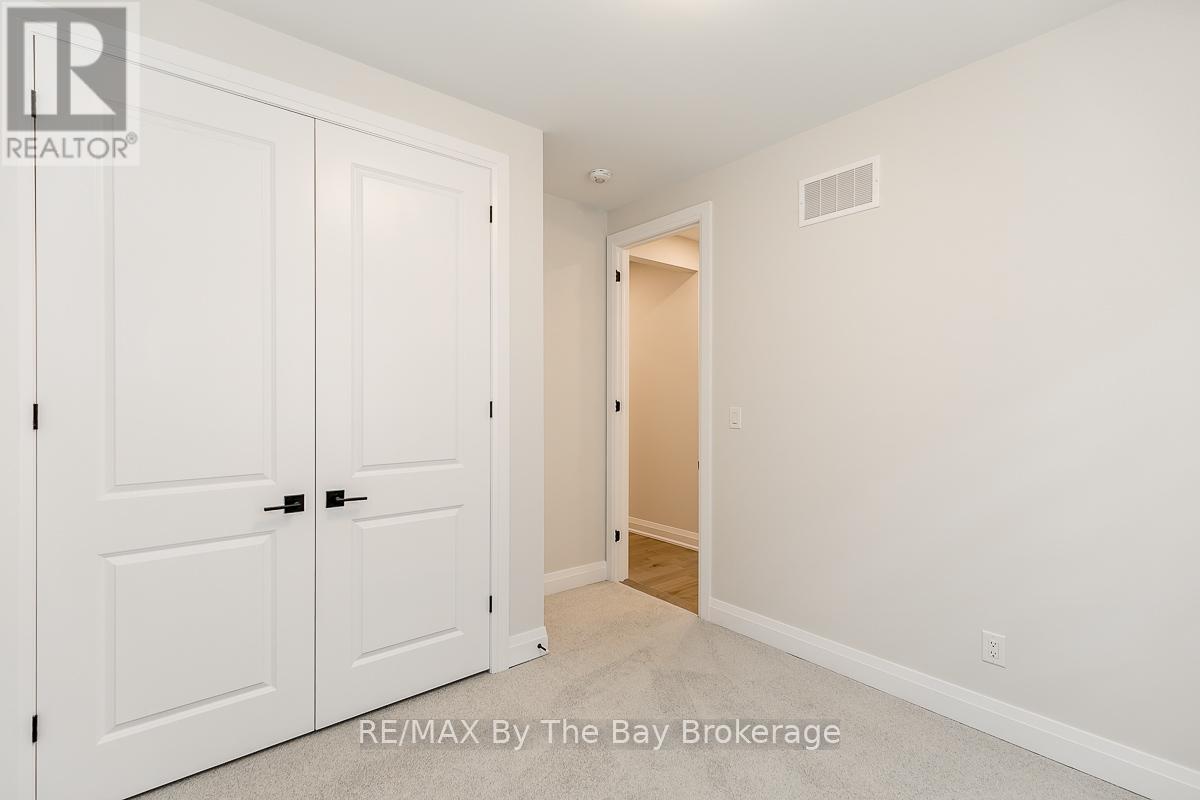 5 Rosanne Circle, Wasaga Beach, Ontario  L9Z 0N4 - Photo 18 - S12897020