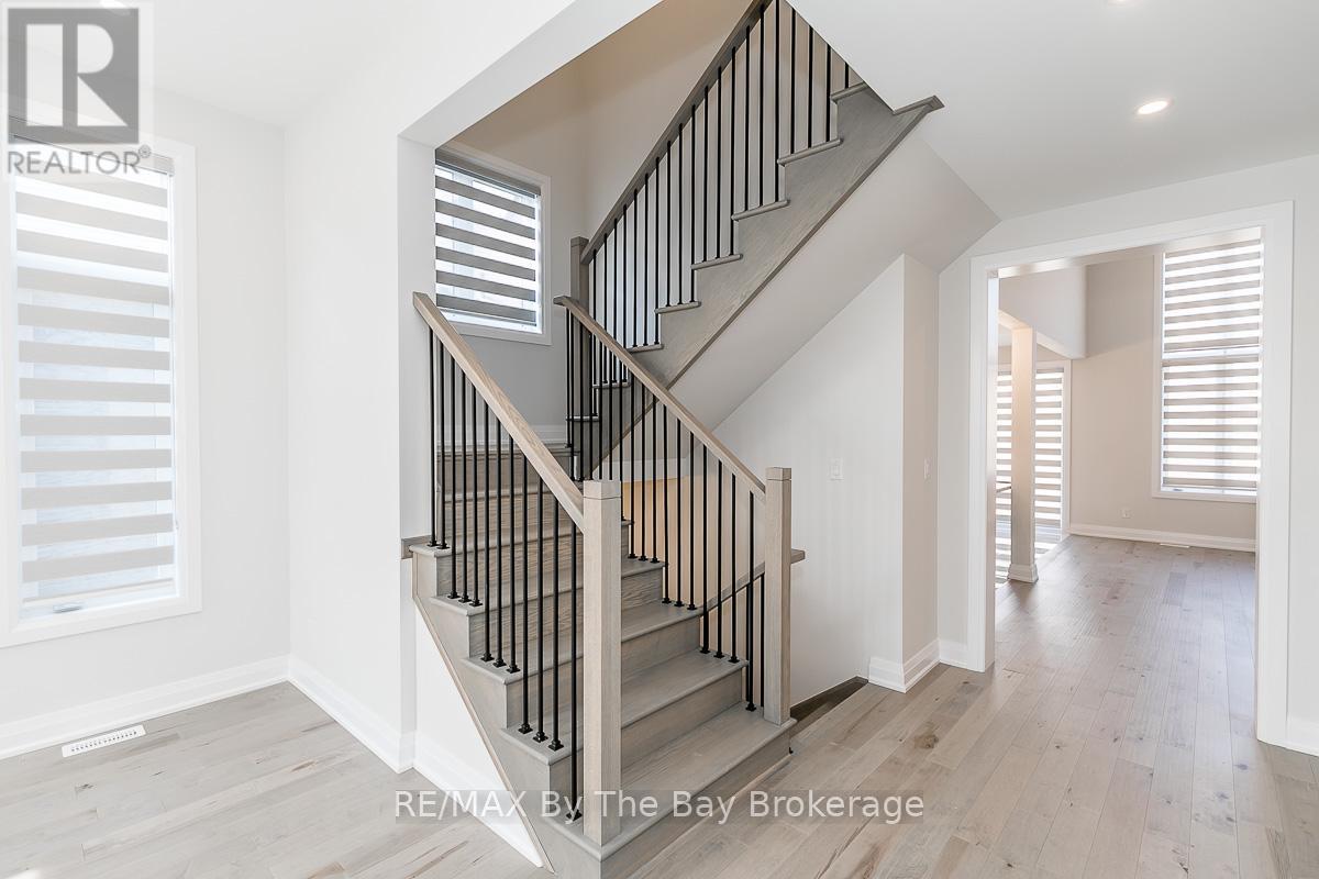 5 Rosanne Circle, Wasaga Beach, Ontario  L9Z 0N4 - Photo 7 - S12897020