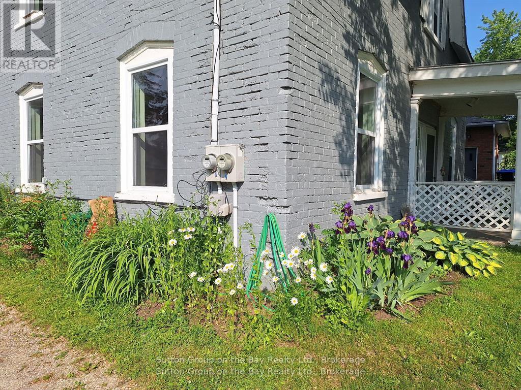 215 Cedar St. Street, Clearview, Ontario  L0M 1S0 - Photo 3 - S12897120