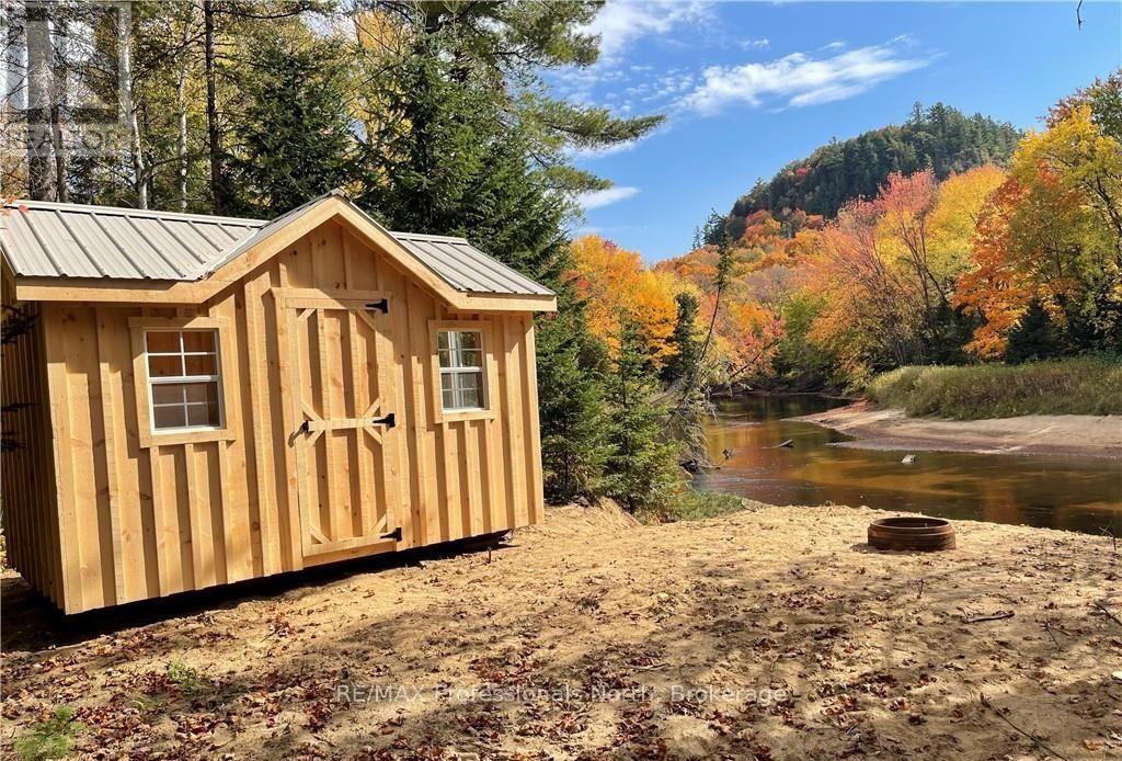 304 Old North Road N, Huntsville, Ontario  P1H 2J4 - Photo 2 - X12897164