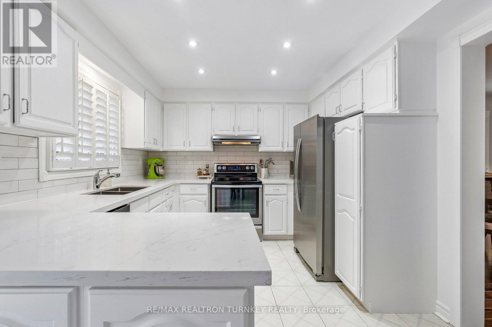 70 Keffer Circle, Newmarket, Ontario  L3X 1R8 - Photo 12 - N12896312