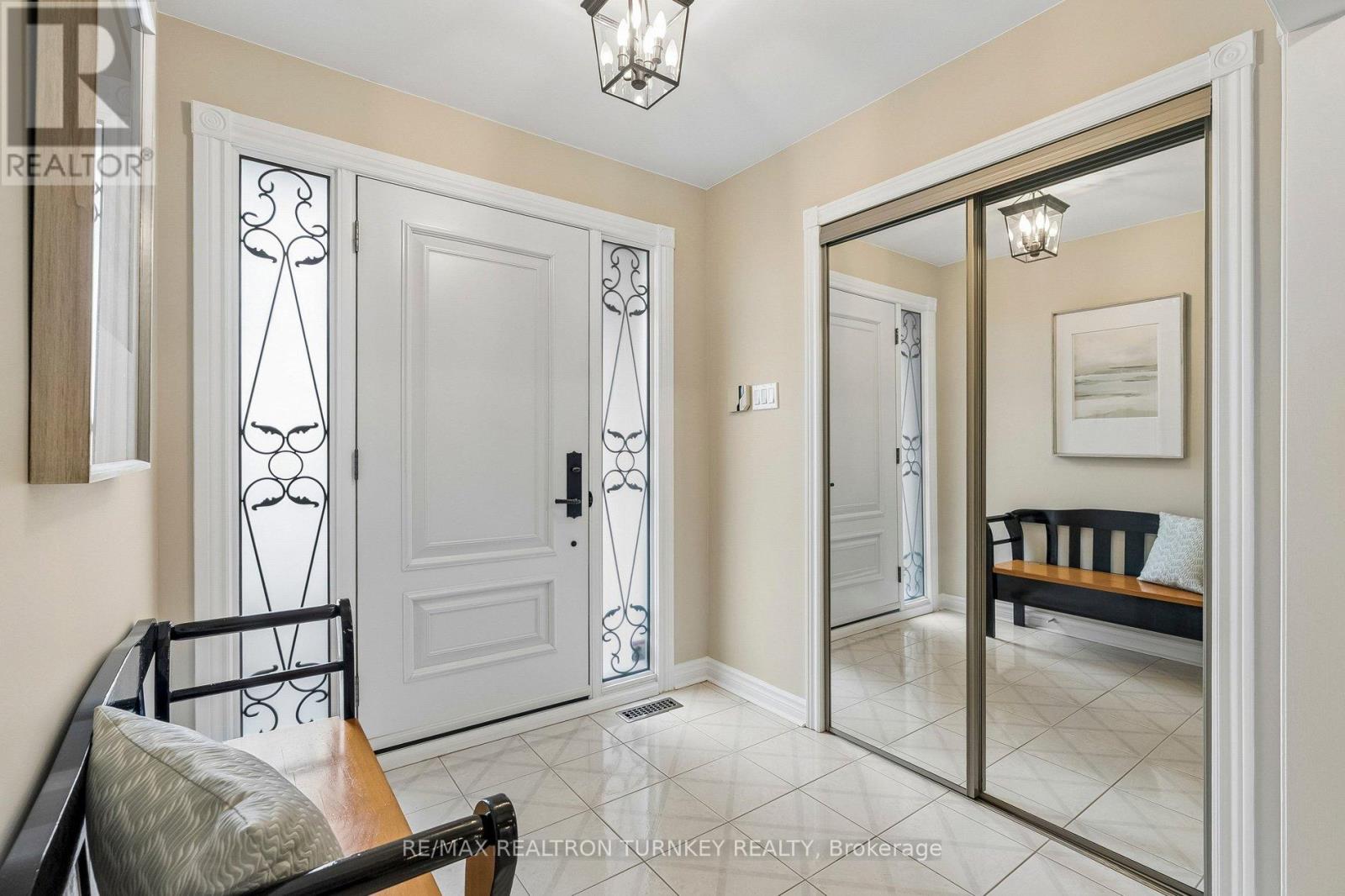 70 Keffer Circle, Newmarket, Ontario  L3X 1R8 - Photo 4 - N12896312