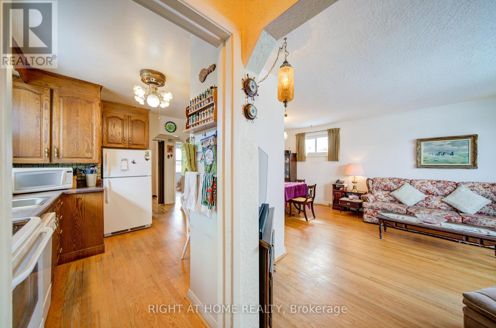 25 Strode Drive, Toronto (Eglinton East), Ontario  M1J 1L8 - Photo 3 - E12896994