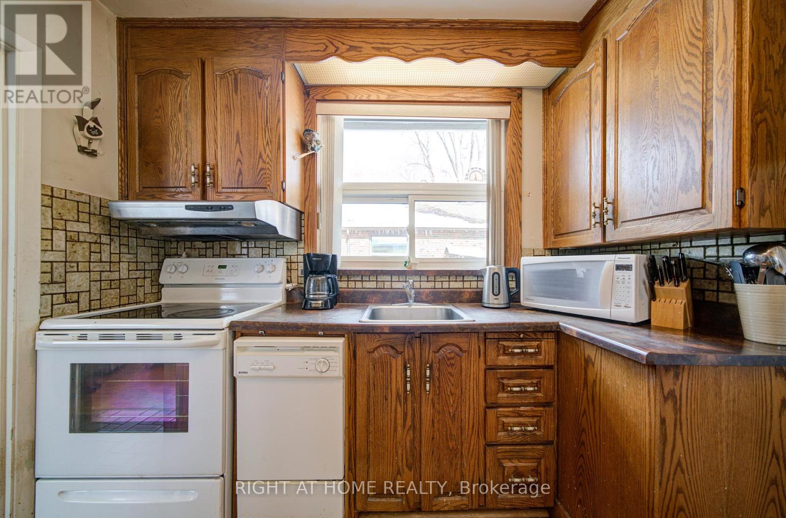 25 Strode Drive, Toronto (Eglinton East), Ontario  M1J 1L8 - Photo 8 - E12896994