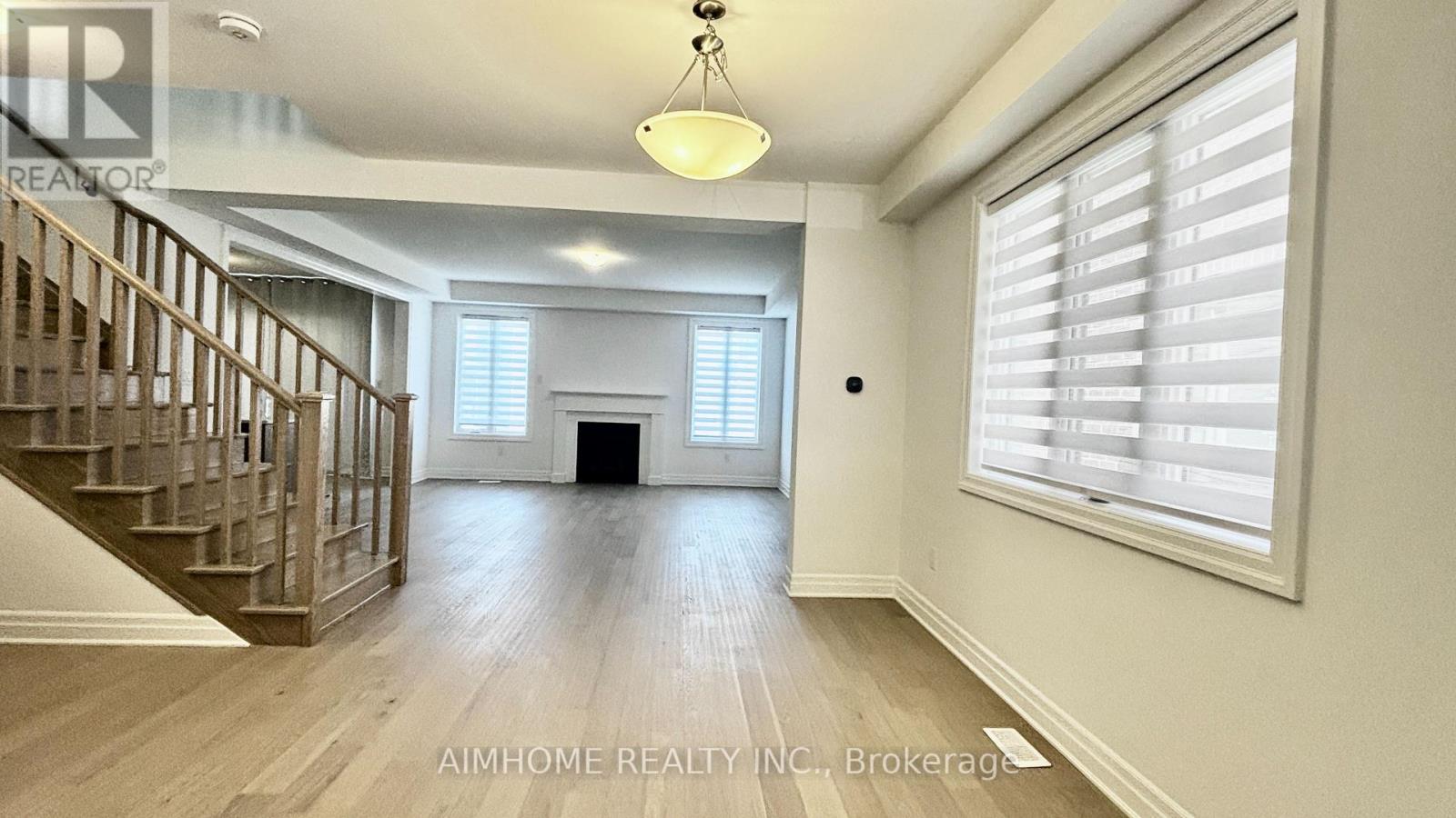 712 Newlove Street, Innisfil, Ontario  L9S 0R8 - Photo 5 - N12897032