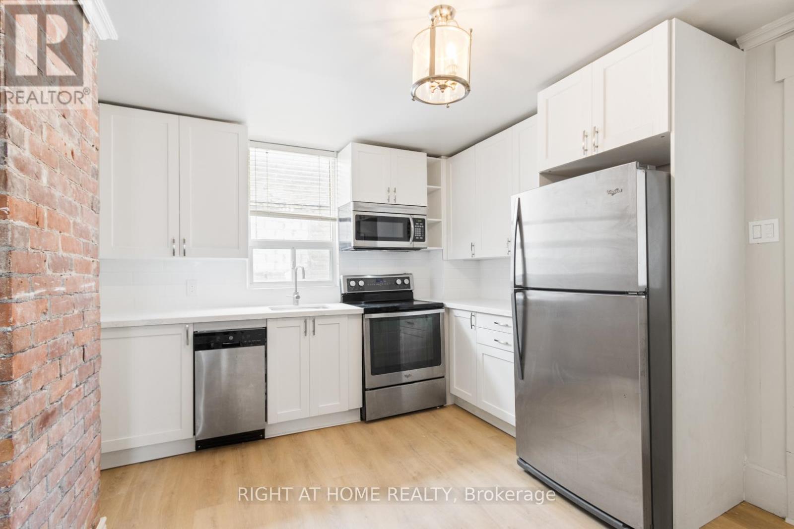 Main Floor - 443 Ontario Street, Newmarket (Central Newmarket), Ontario  L3Y 2K6 - Photo 4 - N12897084