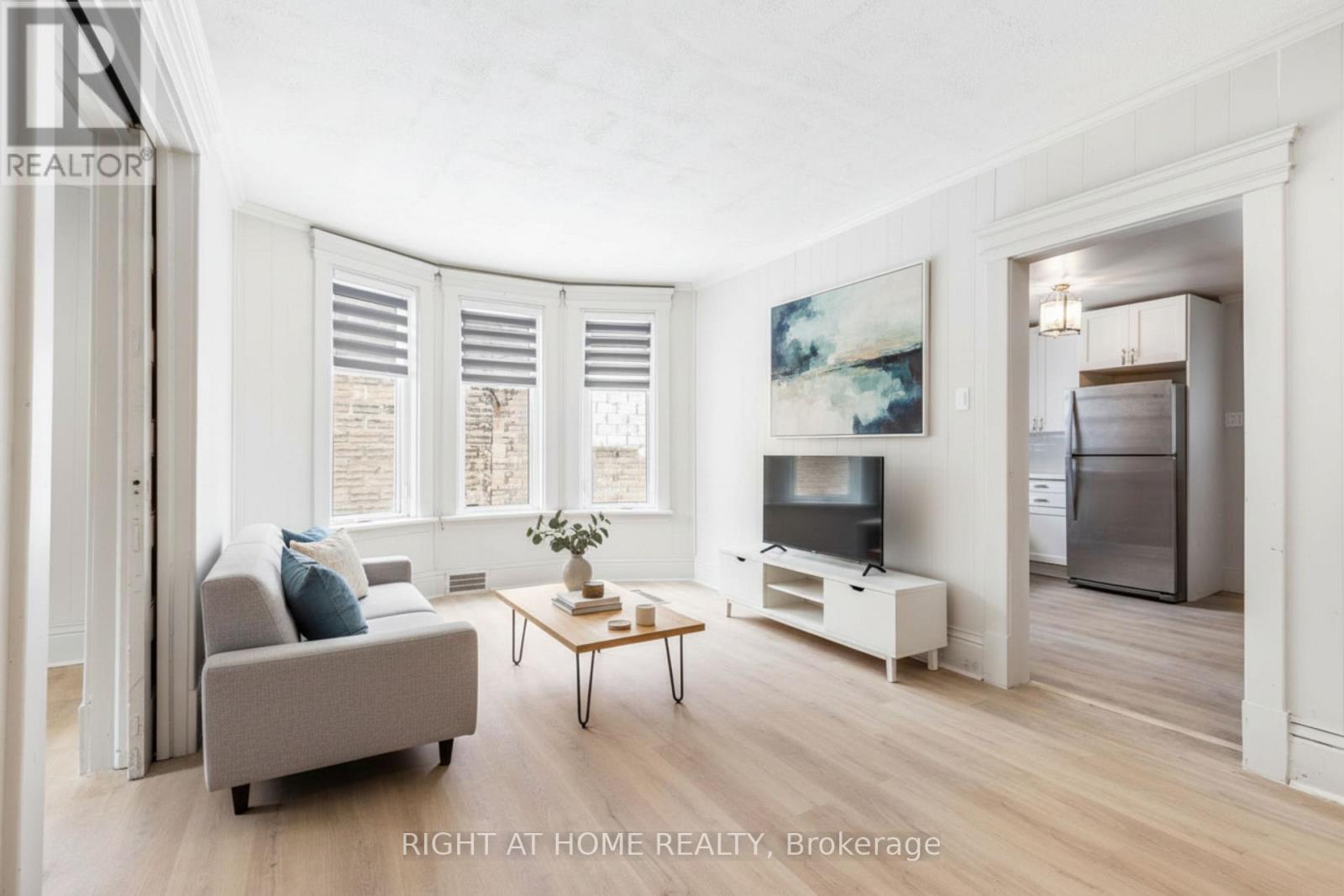 Main Floor - 443 Ontario Street, Newmarket (Central Newmarket), Ontario  L3Y 2K6 - Photo 5 - N12897084